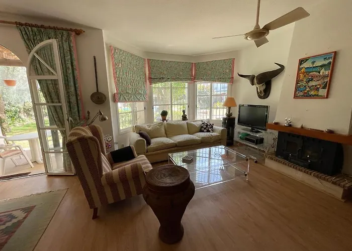 Spacious House With Private Pool Next To Golf Club Сasa de vacaciones