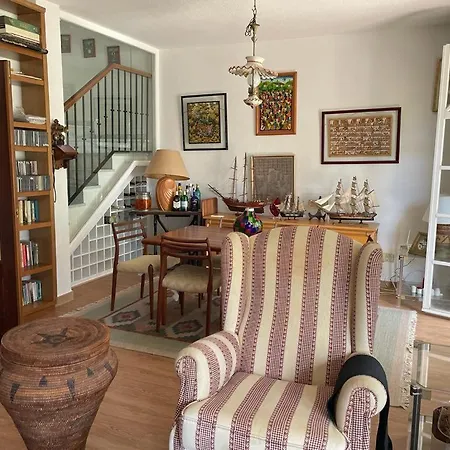 펜션 Spacious House With Private Pool Next To Golf Club *