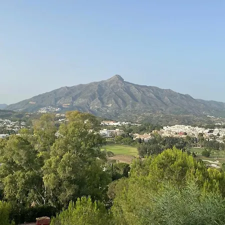 펜션 Spacious House With Private Pool Next To Golf Club