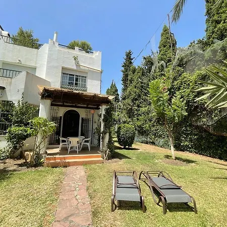 Spacious House With Private Pool Next To Golf Club 別荘 *