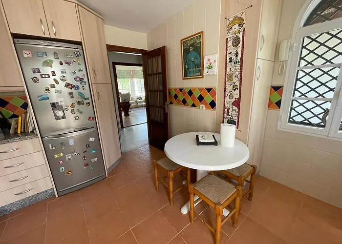 Spacious House With Private Pool Next To Golf Club マルベーリャ