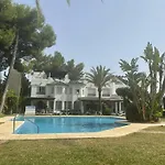 Spacious House With Private Pool Next To Golf Club 別荘 マルベーリャ