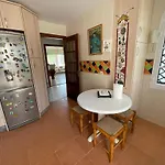 Spacious House With Private Pool Next To Golf Club マルベーリャ