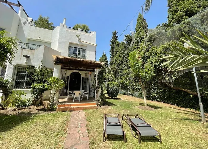 Spacious House With Private Pool Next To Golf Club Hébergement de vacances *