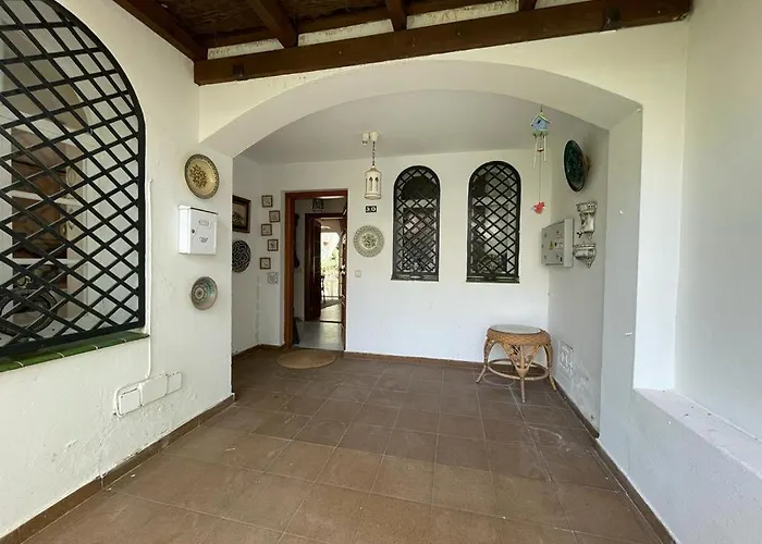 Hébergement de vacances Spacious House With Private Pool Next To Golf Club *